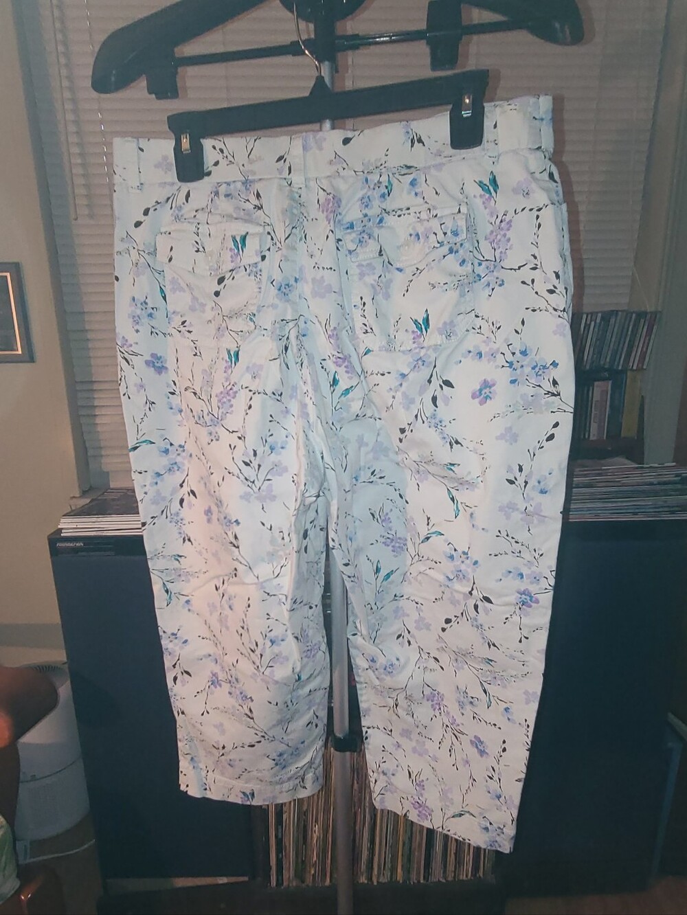Croft & Barrow Floral Cropped Capri Stretch Pants White Blue Purple Size 12